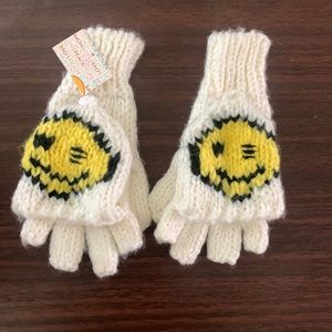 3/$20🪄 HOST PICK Smiley face mittens